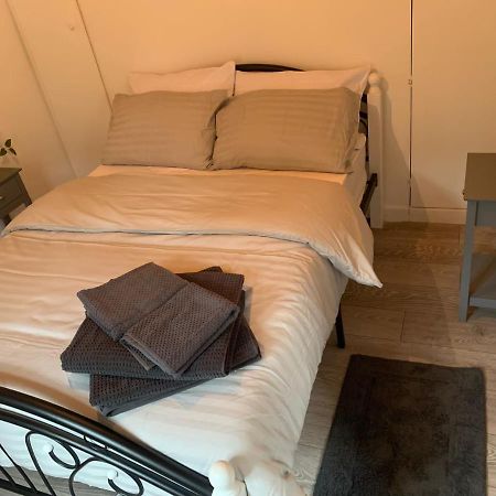 Alpha House Bed & Breakfast ลอนดอน ภายนอก รูปภาพ