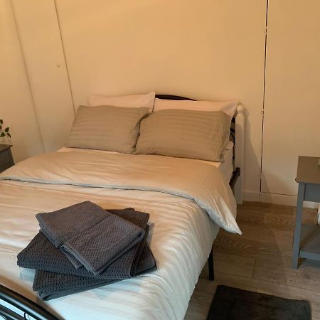 Alpha House Bed & Breakfast ลอนดอน ภายนอก รูปภาพ