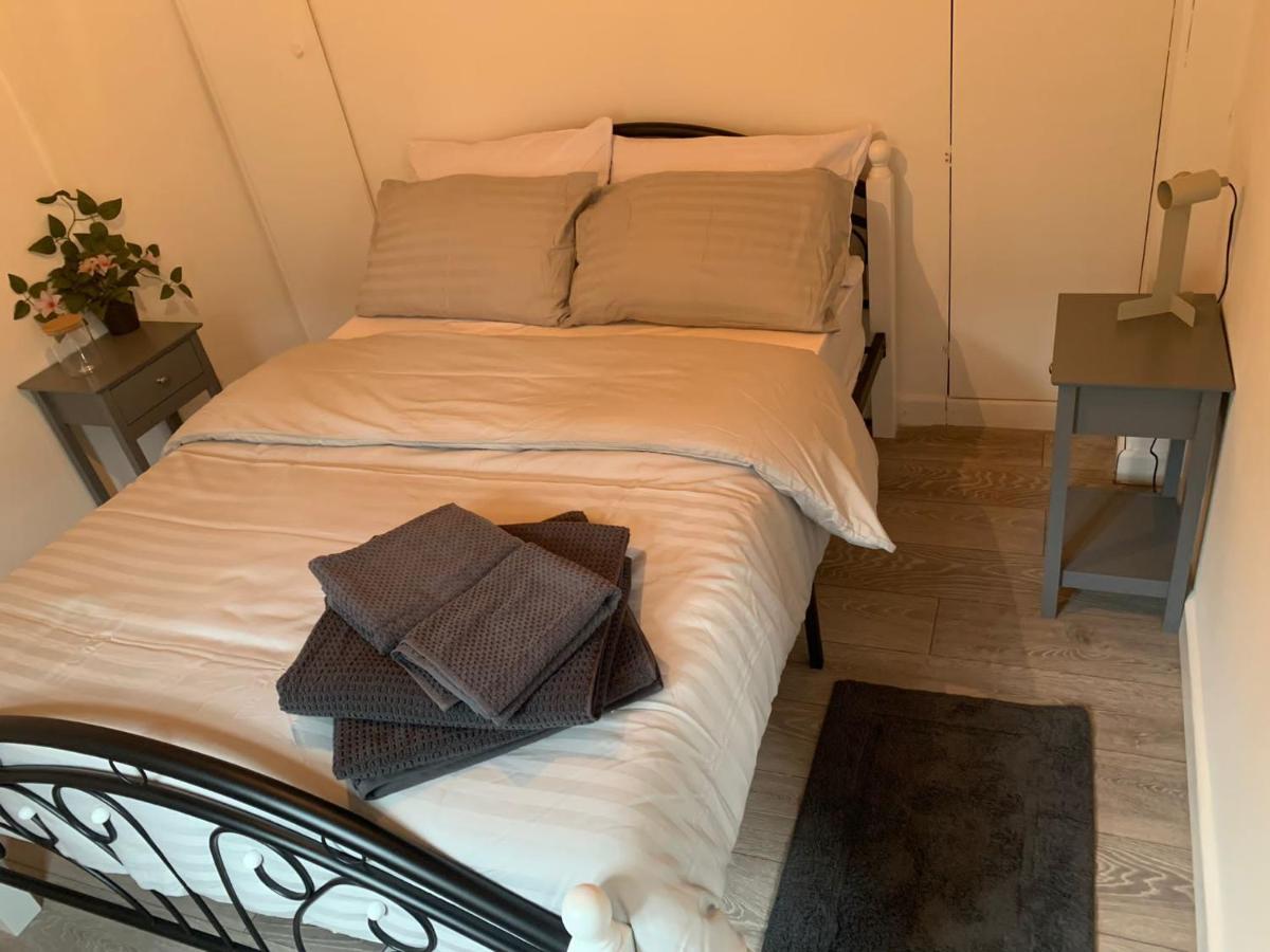 Alpha House Bed & Breakfast ลอนดอน ภายนอก รูปภาพ