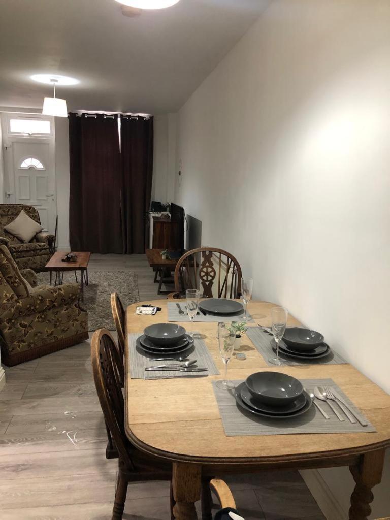 Alpha House Bed & Breakfast ลอนดอน ภายนอก รูปภาพ