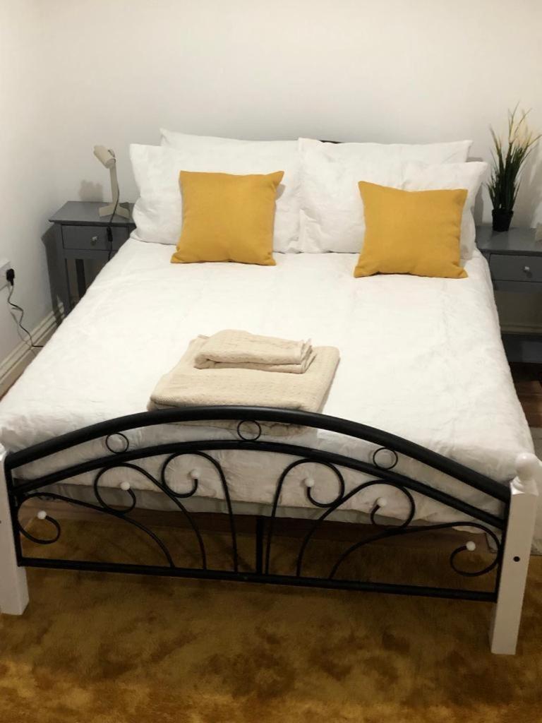 Alpha House Bed & Breakfast ลอนดอน ภายนอก รูปภาพ