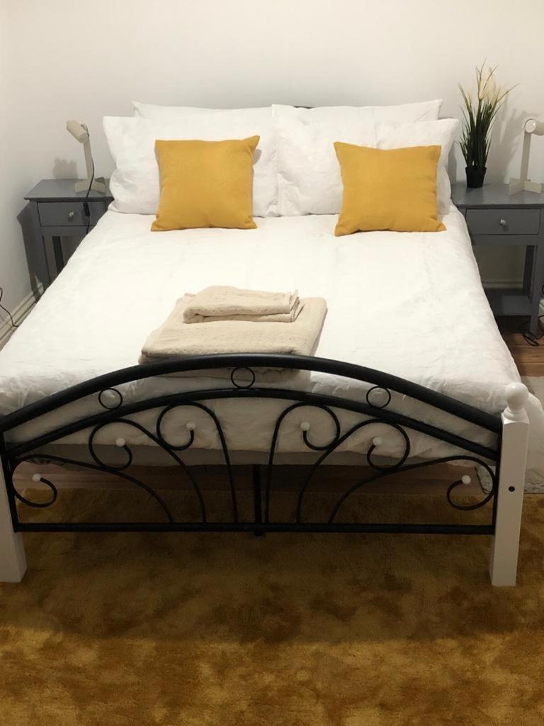 Alpha House Bed & Breakfast ลอนดอน ภายนอก รูปภาพ