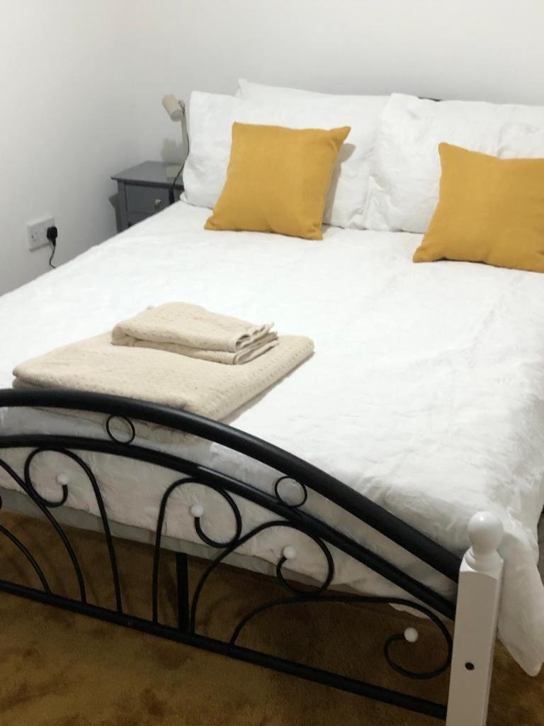 Alpha House Bed & Breakfast ลอนดอน ภายนอก รูปภาพ